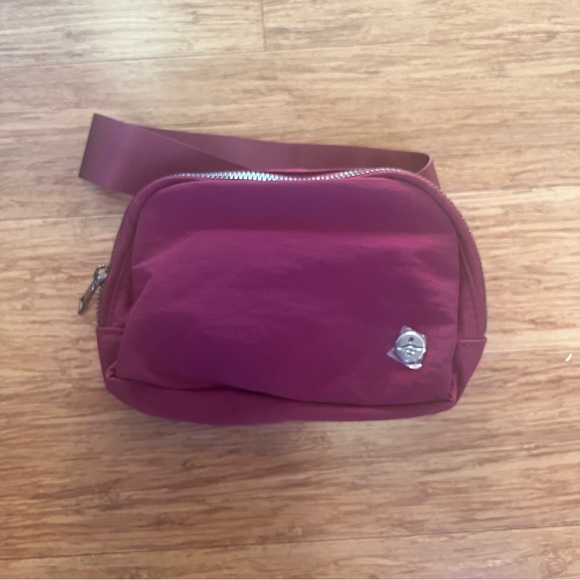 HALARA Maroon Crossbody Bag - Picture 1 of 4